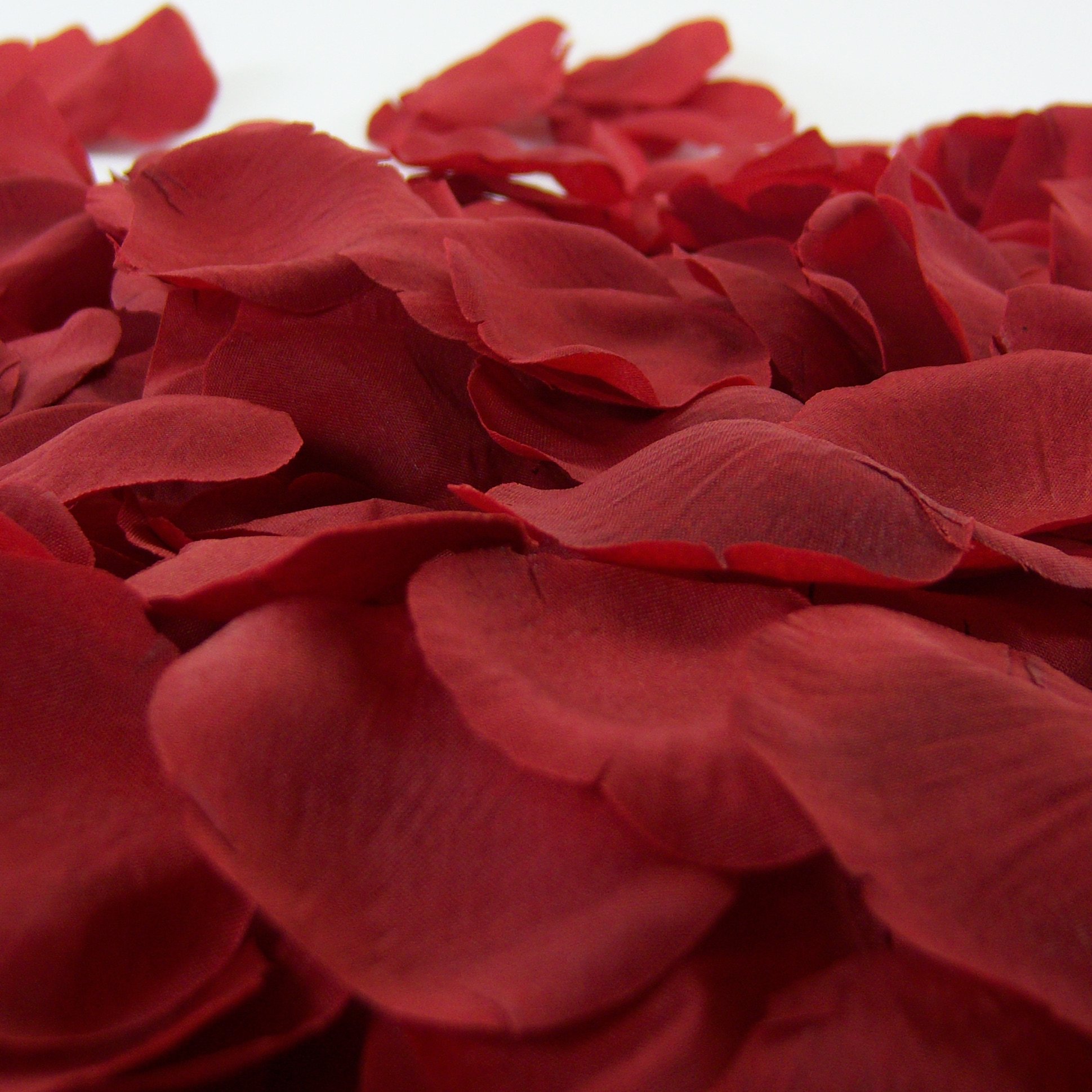200pcs Artificial Silk Rose Flower Petals Bride Wedding Confetti Decor